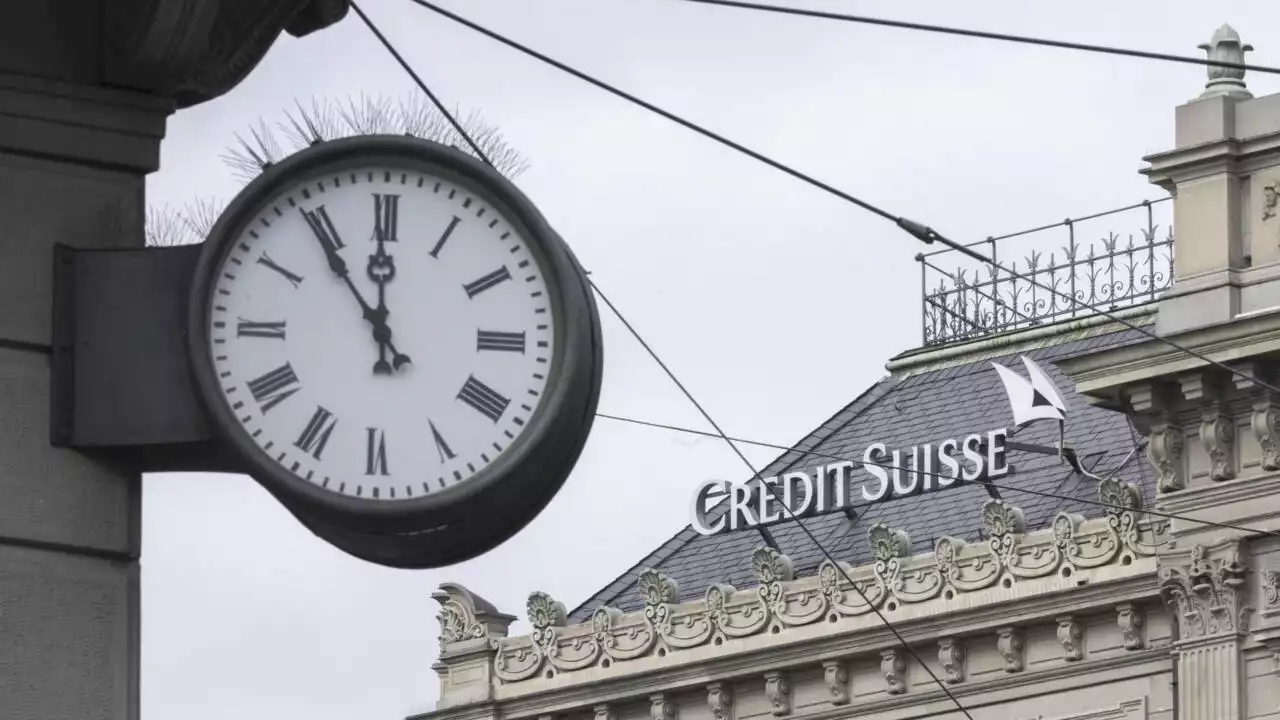 Le géant bancaire UBS rachète Credit Suisse et va supprimer 3000 emplois en Suisse