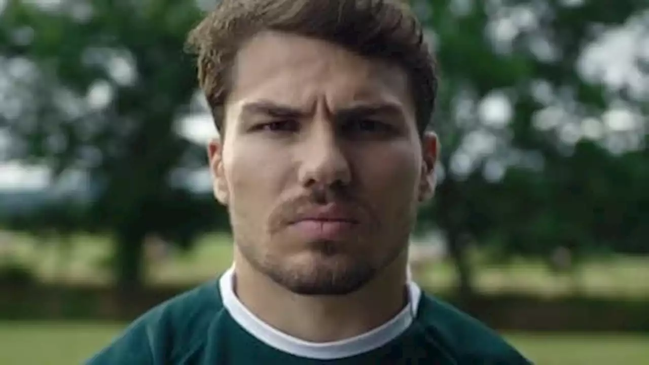 'D'abord la jambe gauche': Antoine Dupont rejoue la pub Volvic, 23 ans après Zinédine Zidane