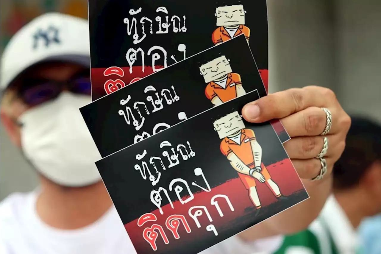 คปท.นัดแจกสติ๊กเกอร์ รณรงค์ส่ง 'ทักษิณ' กลับเรือนจำ จี้ 'เศรษฐา' แสดงจุดยืน