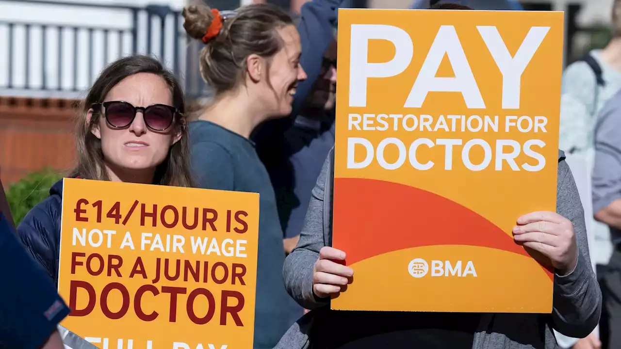 Joint NHS strikes: No signs of infuriated medics backing down as health service faces new crisis