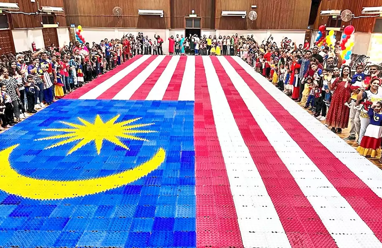 Extraordinary Jalur Gemilang replica