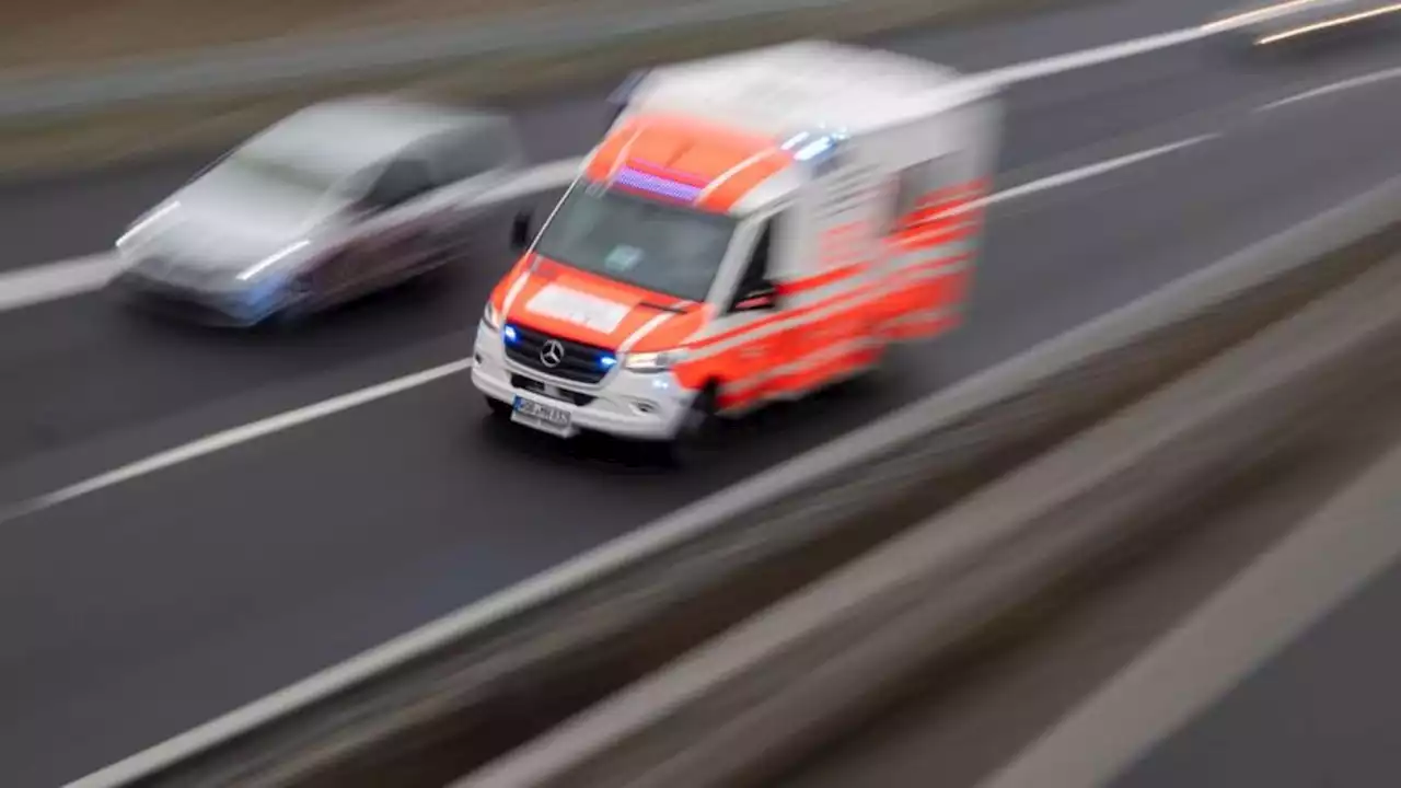 Autofahrer liefert sich Rennen mit Krankenwagen