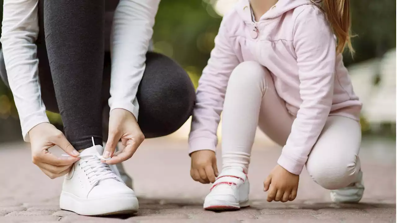 Mom Sneaker für mehr Komfort im Alltag: Diese Modelle sind gefragt