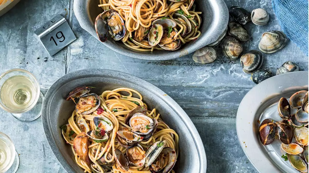 Rezept: Spaghetti alle Vongole in neuer Variante – mit Feuer dahinter(stern+)