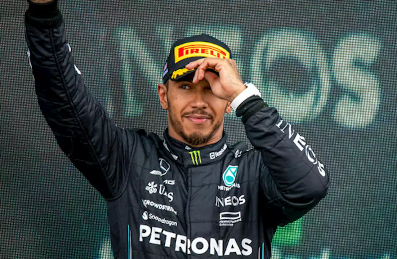 Lewis Hamilton renews contract with Mercedes until 2025