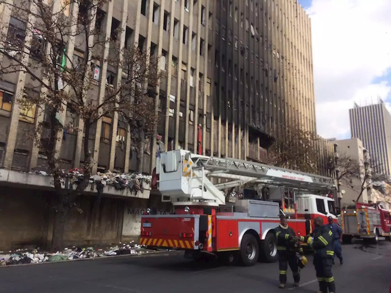 Panicking Joburg CBD fire victims were 'squashed against closed gate'