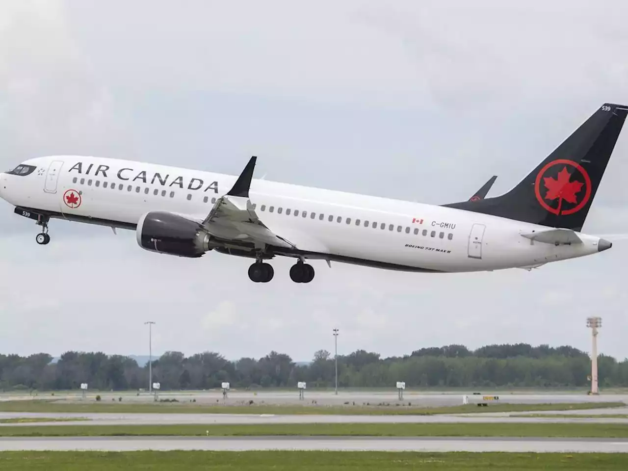 Air Canada slashing routes out of Calgary in face of ongoing pilot shortage