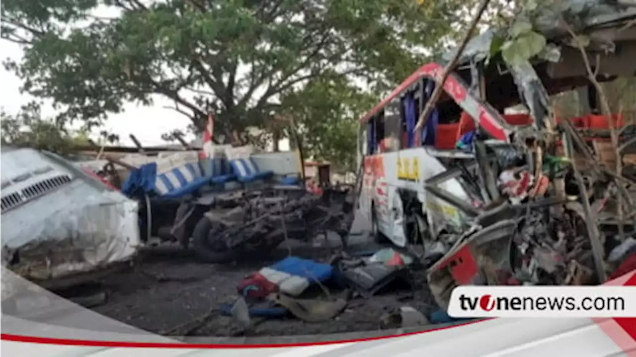 Tragis! Adu Banteng Bus Eka Tabrak Bus Mira hingga Atap terlepas Tewaskan 3 Penumpang dan 14 Luka-Luka