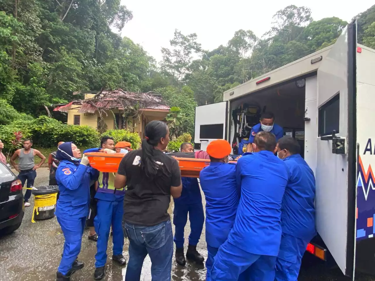 Dua pengunjung terperangkap kepala air di Lata Bayu