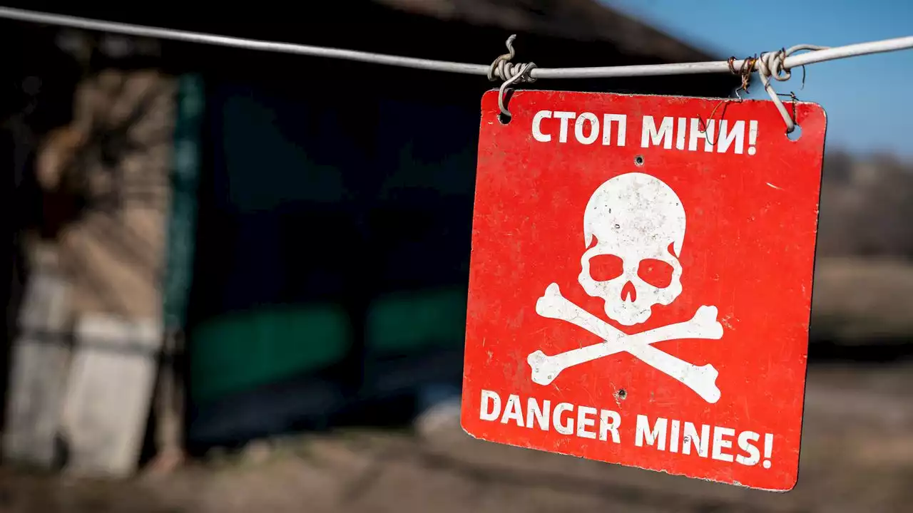 How Russian Minefields Hinder Ukraine’s Counteroffensive