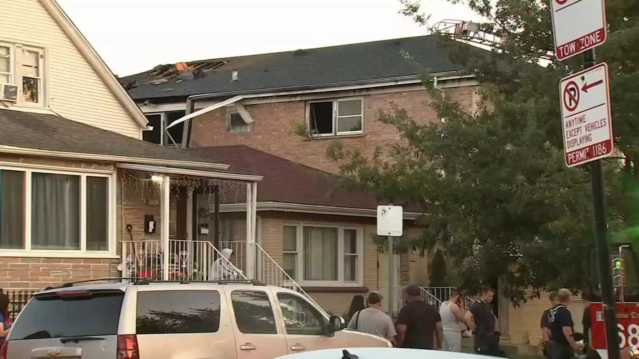 Chicago fire: 2 die after NW Side apartment fire