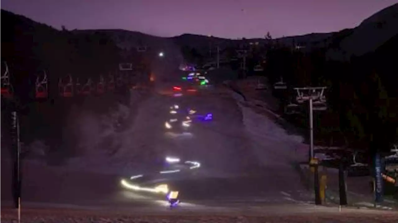 Comenzó la Fiesta Nacional de la Nieve con la bajada de luces en el cerro Catedral