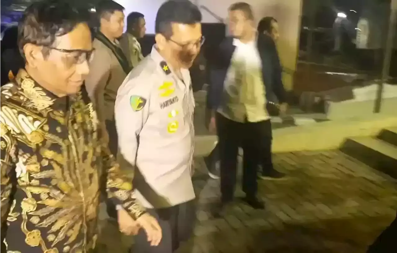 Mahfud MD ke RS Polri Jenguk Mahasiswa Terjerat Kabel Optik