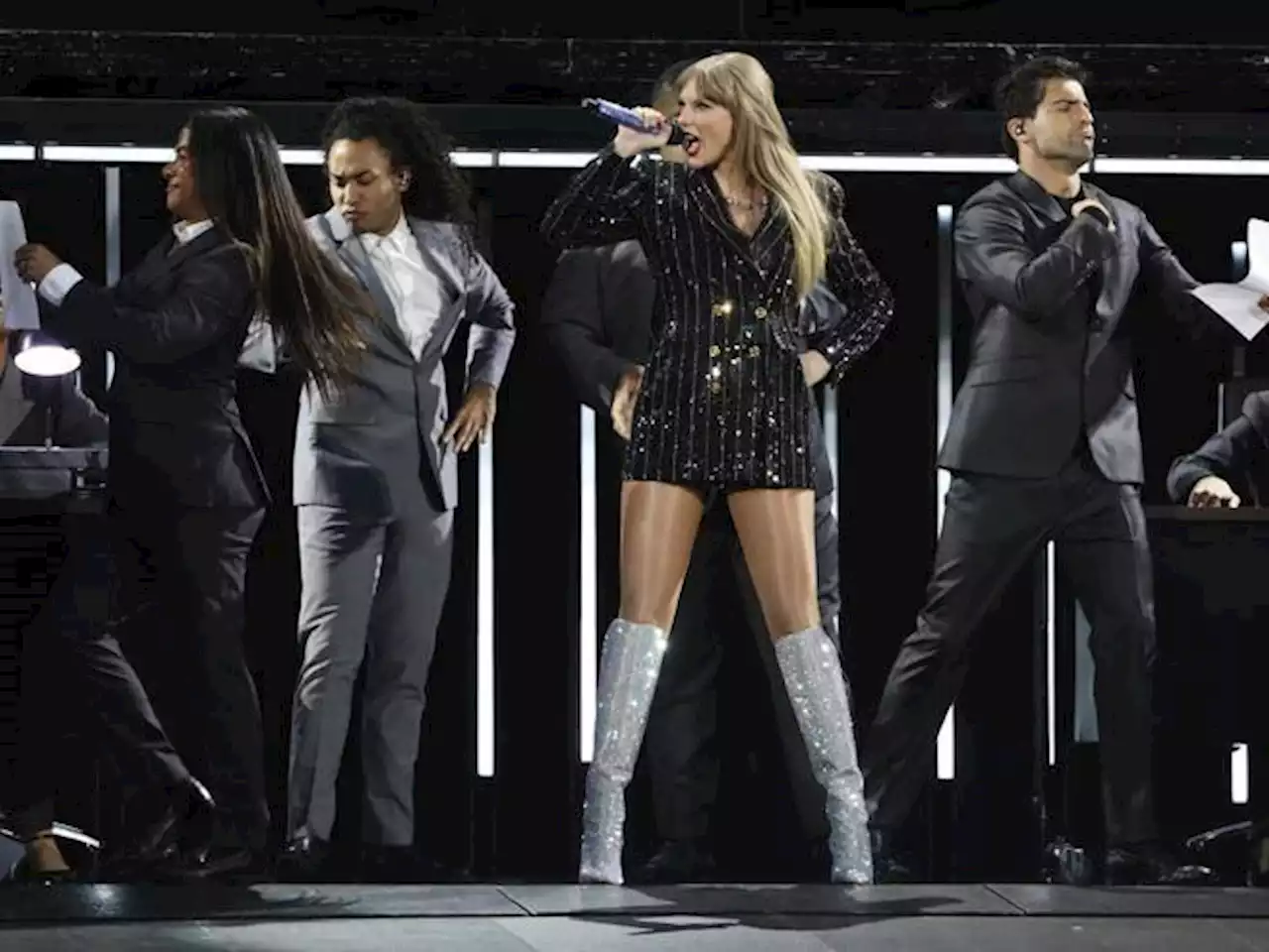 Taylor Swift, superbonus da 55 milioni di dollari ai lavoratori del suo tour