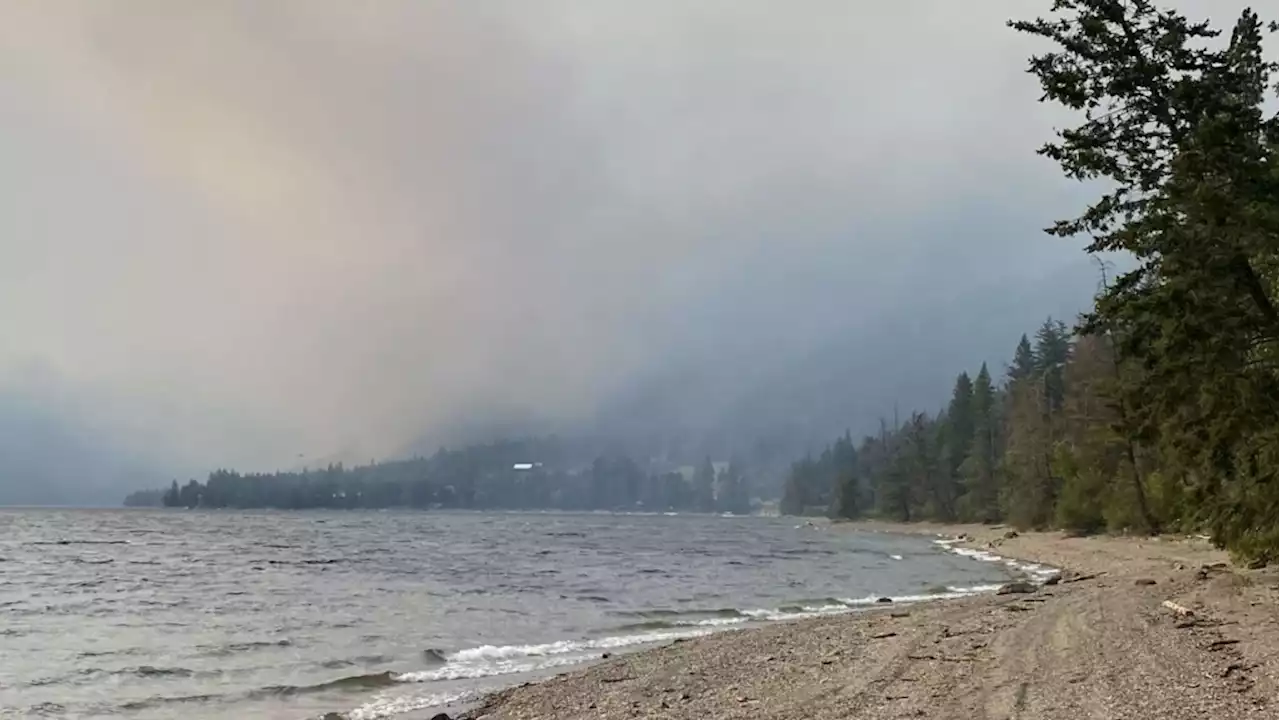 B.C. wildfires: Some residents refuse to evacuate lakefront community only accessible by boat