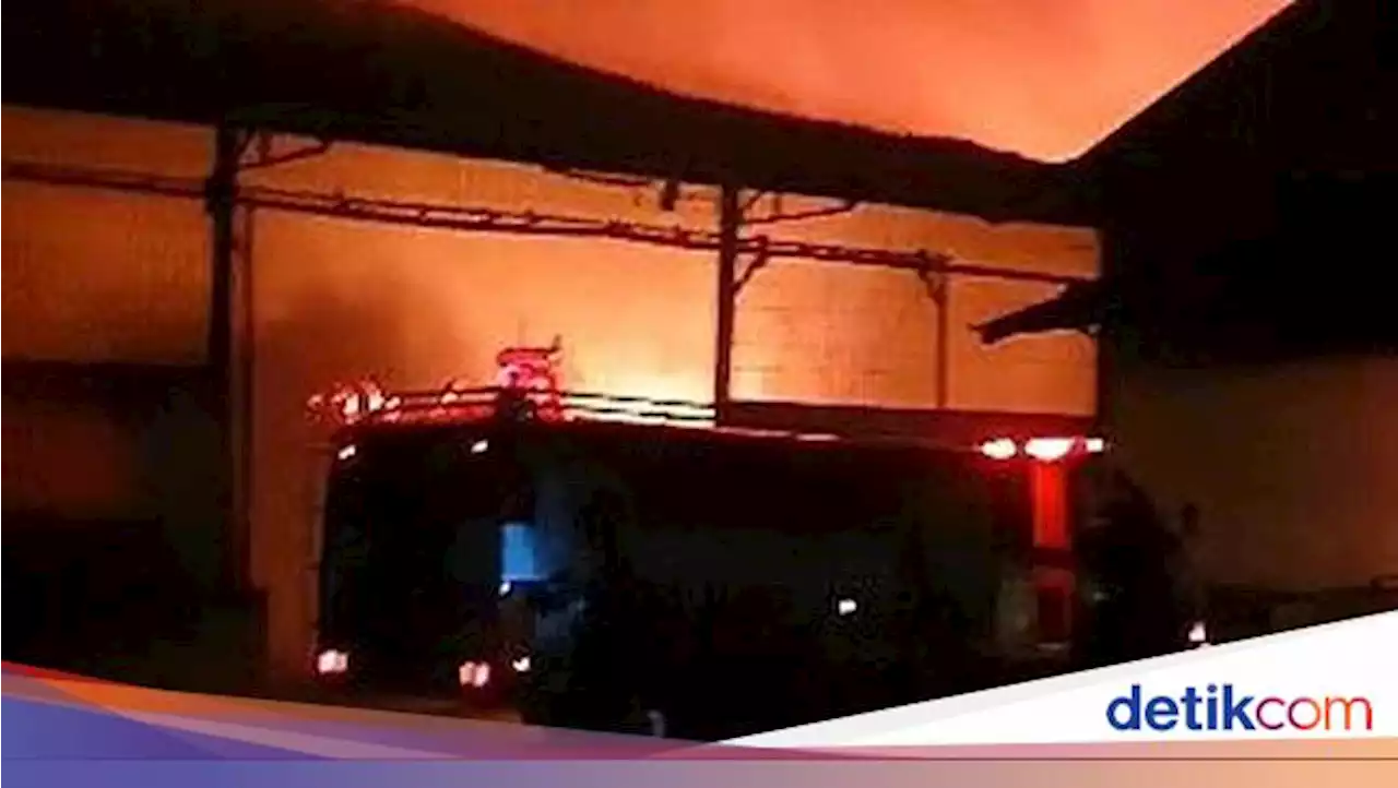 Pabrik Pengolahan Minyak Sawit di Lampung Terbakar!