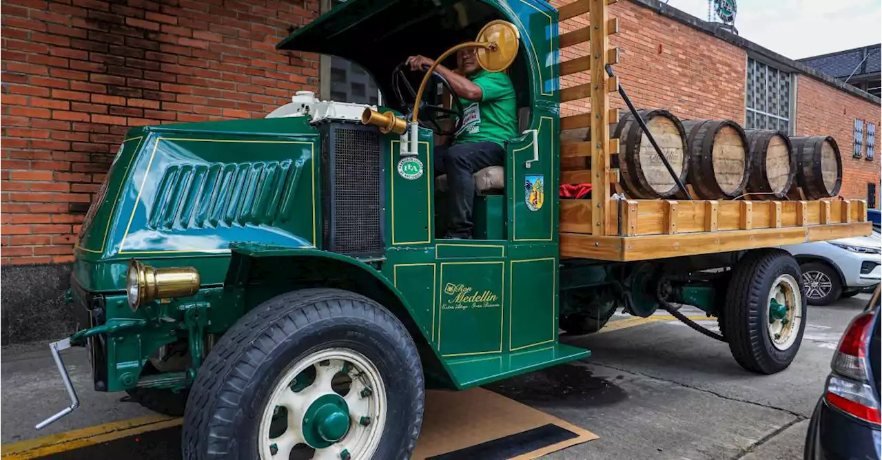 Un peso pesado de 1919 lidera el Desfile de Autos Clásicos y Antiguos