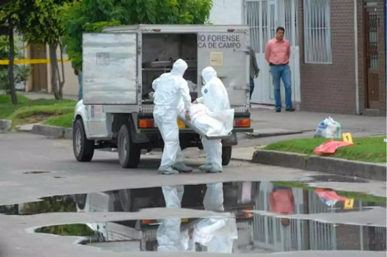 Cae pareja de un puente en Suba, él murió y ella está grave