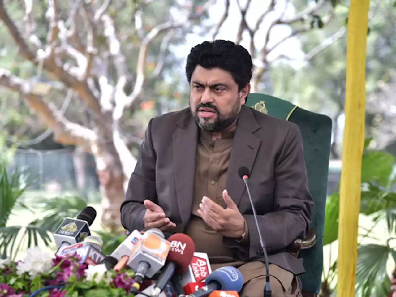 ایم کیو ایم کا نگراں وزیراعظم کیلیے کامران ٹیسوری کا نام دینے پر غور - ایکسپریس اردو