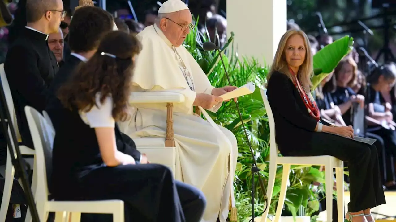 Pope tells students in Lisbon there is no future in a world without God