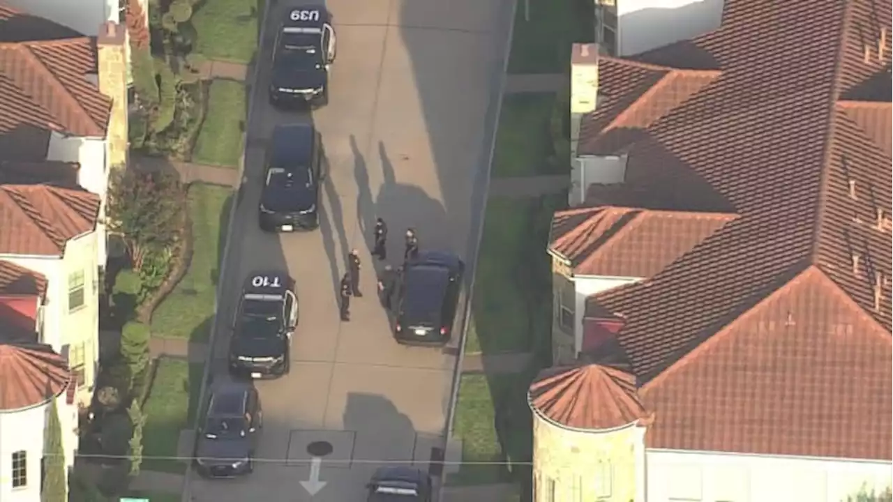 13-year-old escapes west Houston home after father shoots mother, adult daughter, then himself