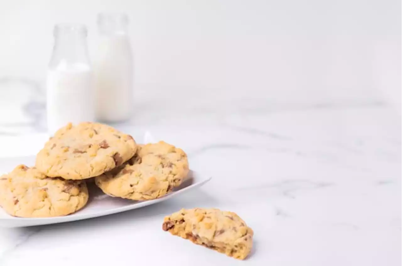 Crumbl giving away cookies in downtown San Antonio for National Chocolate Chip Cookie Day