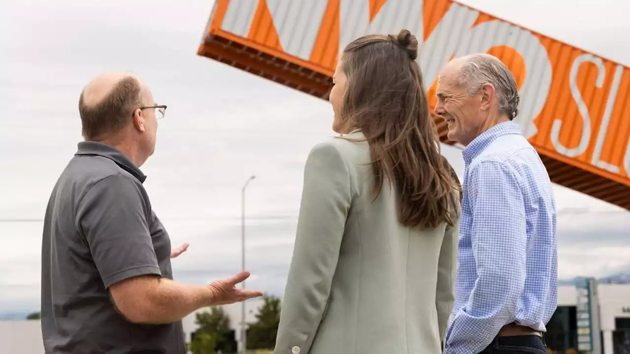 Why is there a 25K-pound shipping container at the top of a Salt Lake pole?