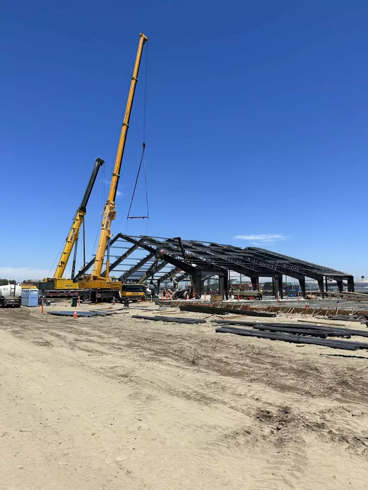 West Harbor’s first structure rises on San Pedro waterfront