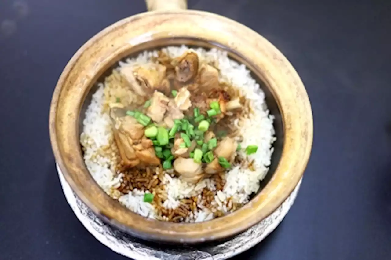 It's all about heat and salted fish with this claypot chicken rice served at Sri Petaling's Aman's Food Stall