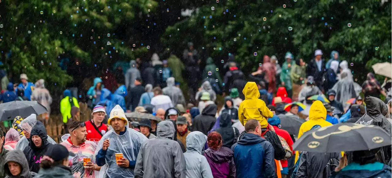 Thousands head to music festival despite weather warnings