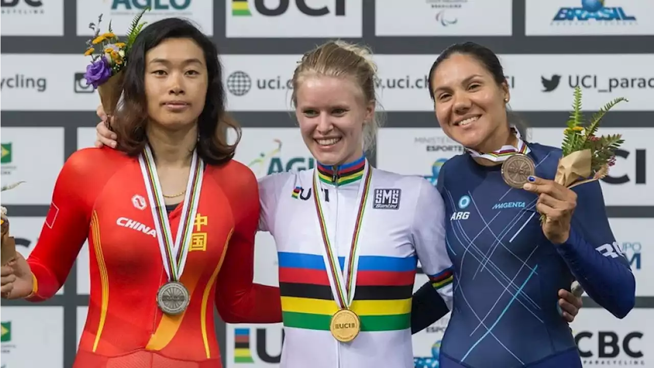 Caroline Groot uit Andijk verovert goud op WK Parabaanwielrennen in Glasgow