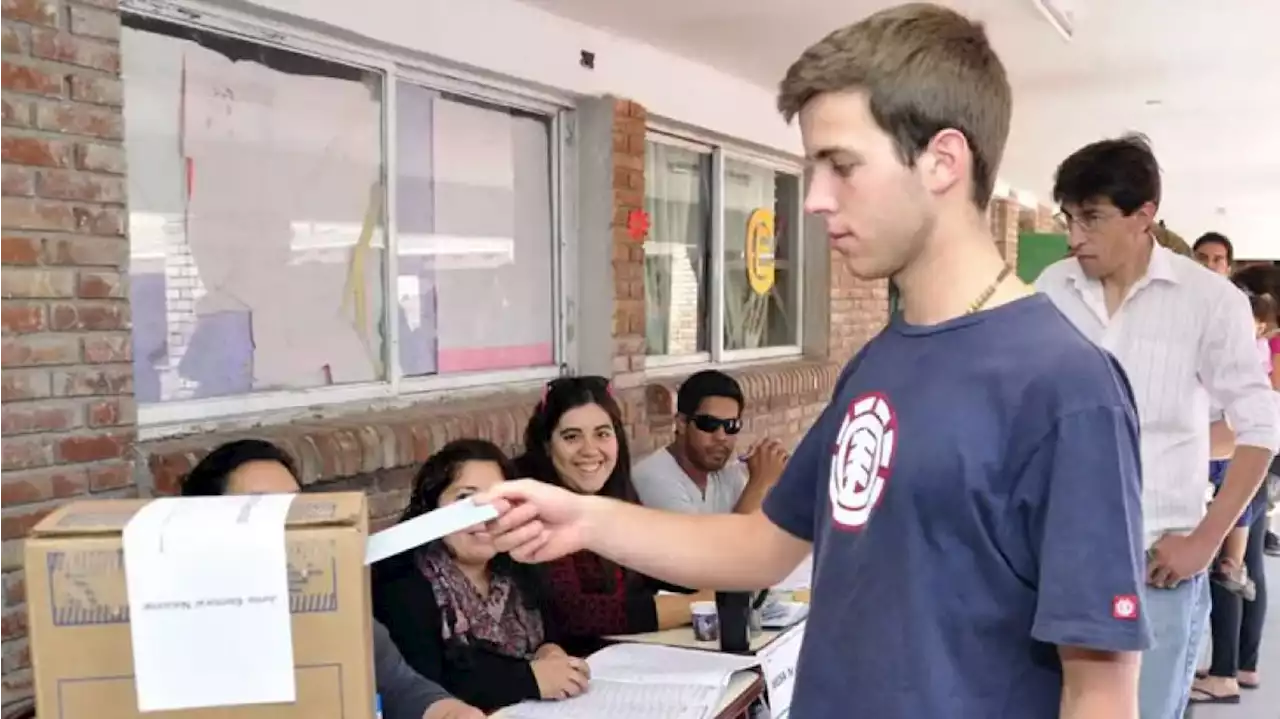 Encuesta midió quién es el candidato preferido de los jóvenes: ganó la indefinición y Milei salió segundo