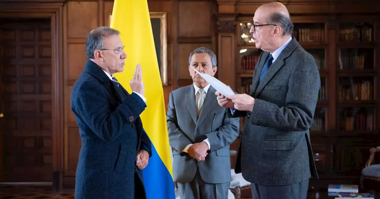 Roy Barreras se posesionó como embajador de Reino Unido tras su salida como presidente del Congreso