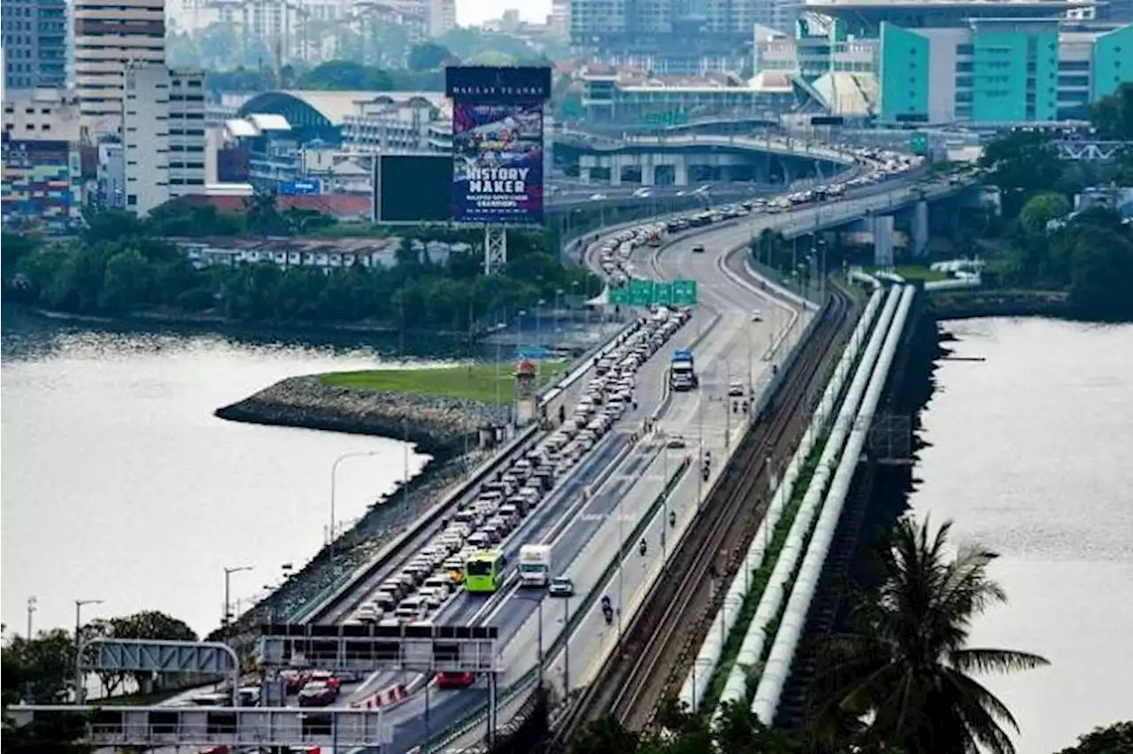 Expect heavy traffic at S’pore-Malaysia land borders over National Day holidays: ICA