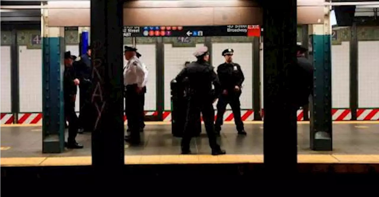 NY City commuter train derails, injuring 7