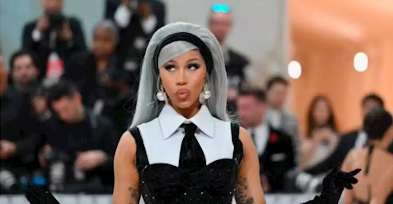 US police drop Cardi B mic throw probe