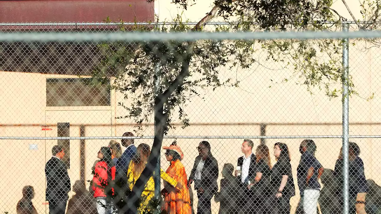 Lawmakers tour site of Parkland school massacre before experts recreate shooting inside