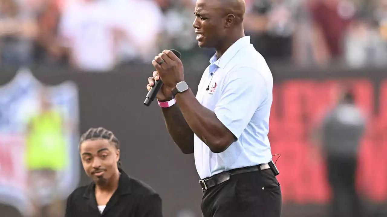 NFL Hall of Fame Game: DeMarcus Ware sings national anthem in tribute to late teammate Demaryius Thomas