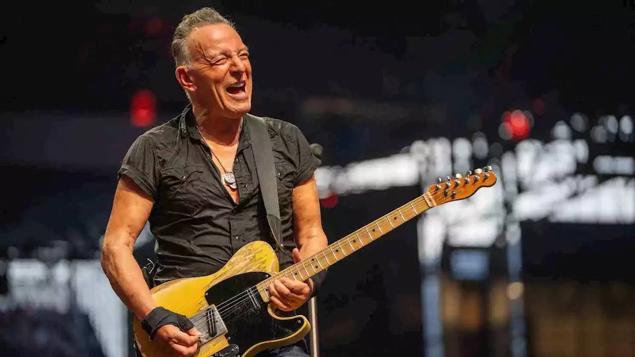 10 Things to Know About Bruce Springsteen and Chicago Before His Wrigley Field Shows