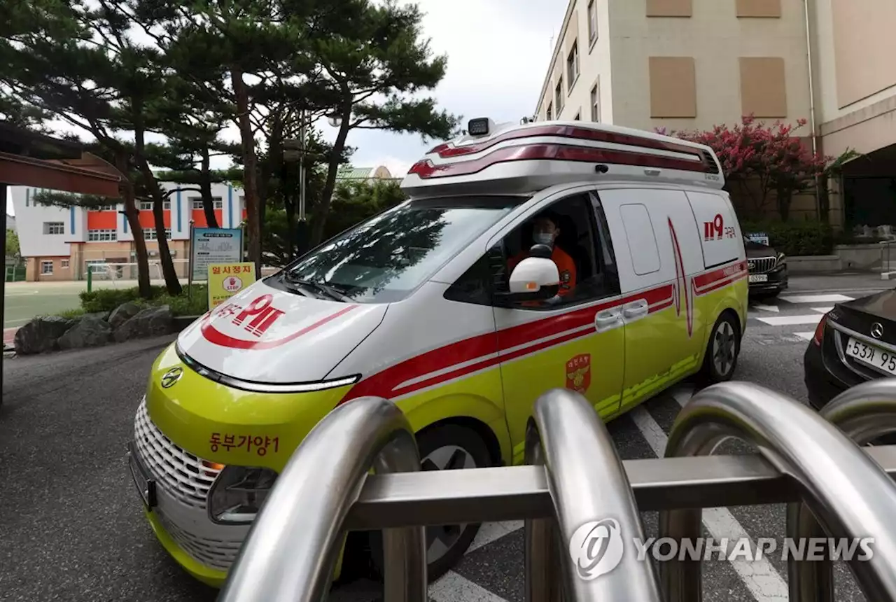 흉기 들고 왔지만 아무런 제지 안 받아…허술한 학교 안전시스템 | 연합뉴스