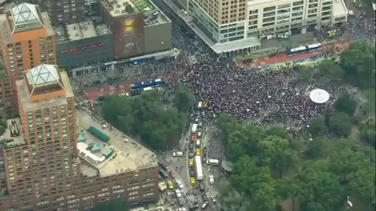 Twitch streamer's giveaway sparks mayhem in NYC's Union Square Park