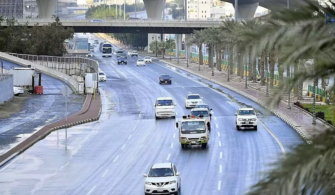 الأرصاد عن طقس السبت: فرصة لأمطار رعدية بـ4 مناطق وأجواء حارة شرقي المملكة