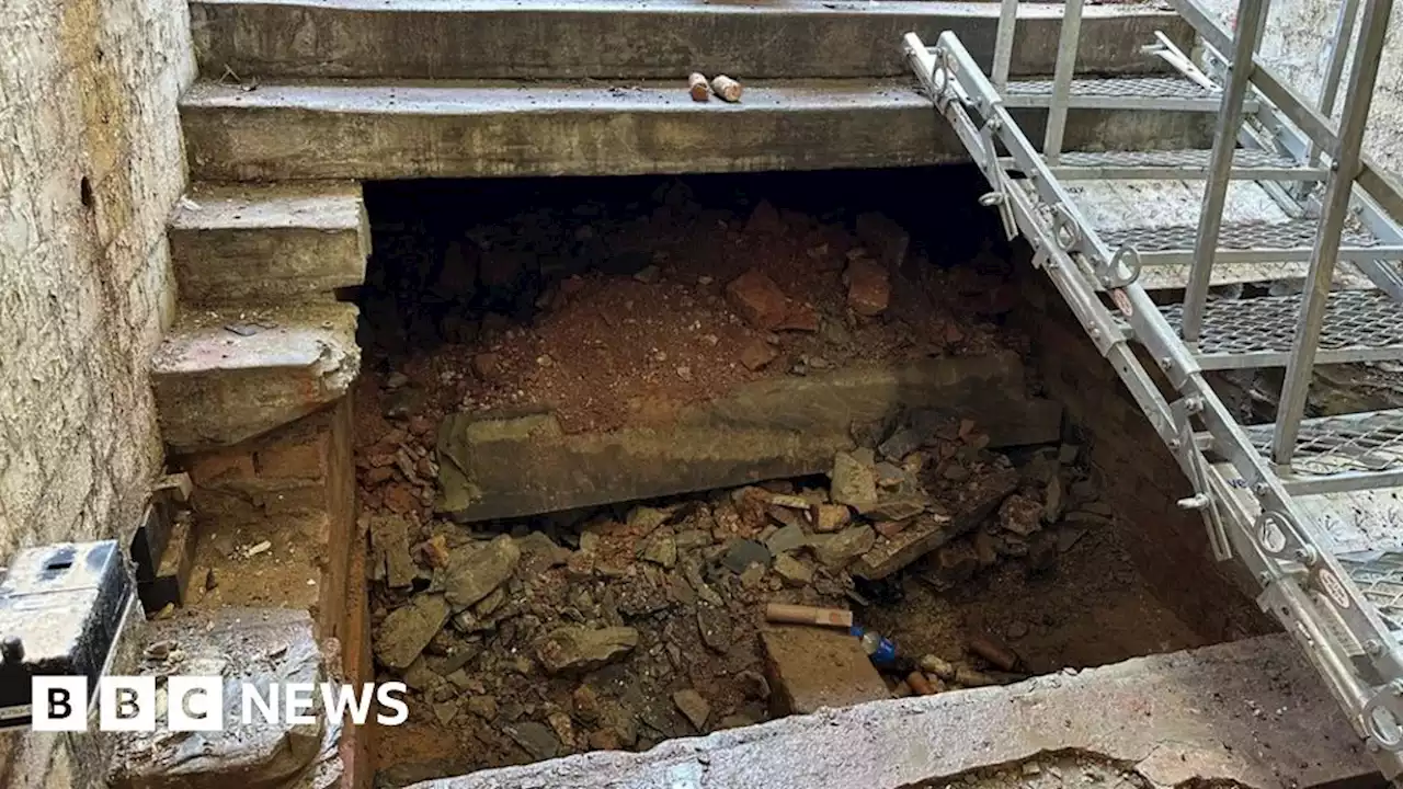 Warwick rail station upgrade paused as Victorian foundations found