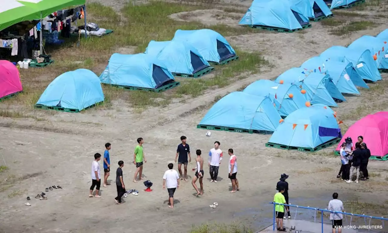 Hundreds of teenagers are falling ill from heat wave at World Scout Jamboree in South Korea