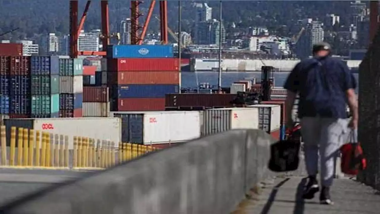 Western Canada dock workers vote to accept contract offer