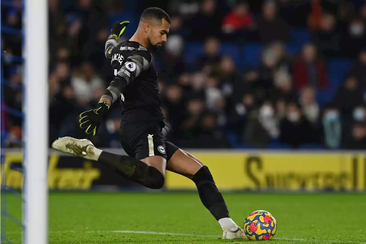 Chelsea sign goalkeeper Sanchez from Brighton