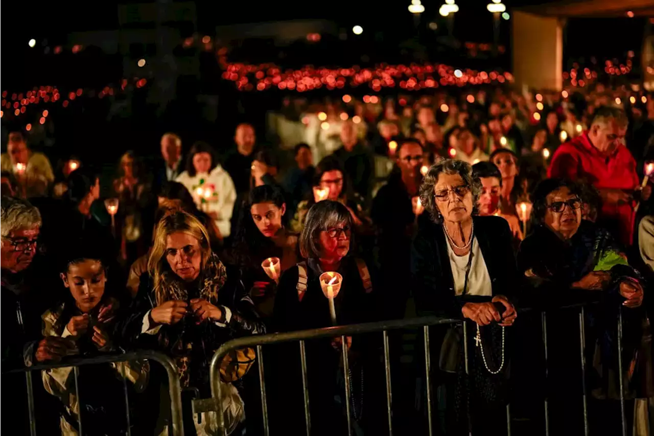 Thousands descend on Fatima to see Pope Francis