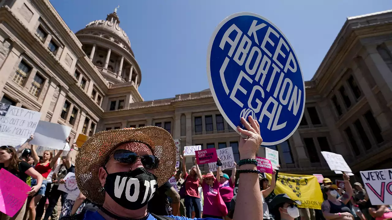 Texas judge rules state's abortion law is too restrictive for women with pregnancy complications