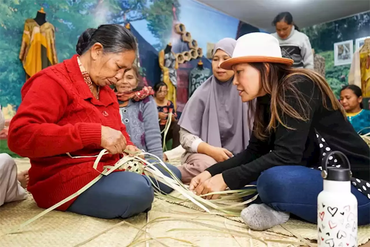 Upaya ASM Dukung UMKM Naik Kelas Lewat Pelatihan Menganyam Baion - Jawa Pos