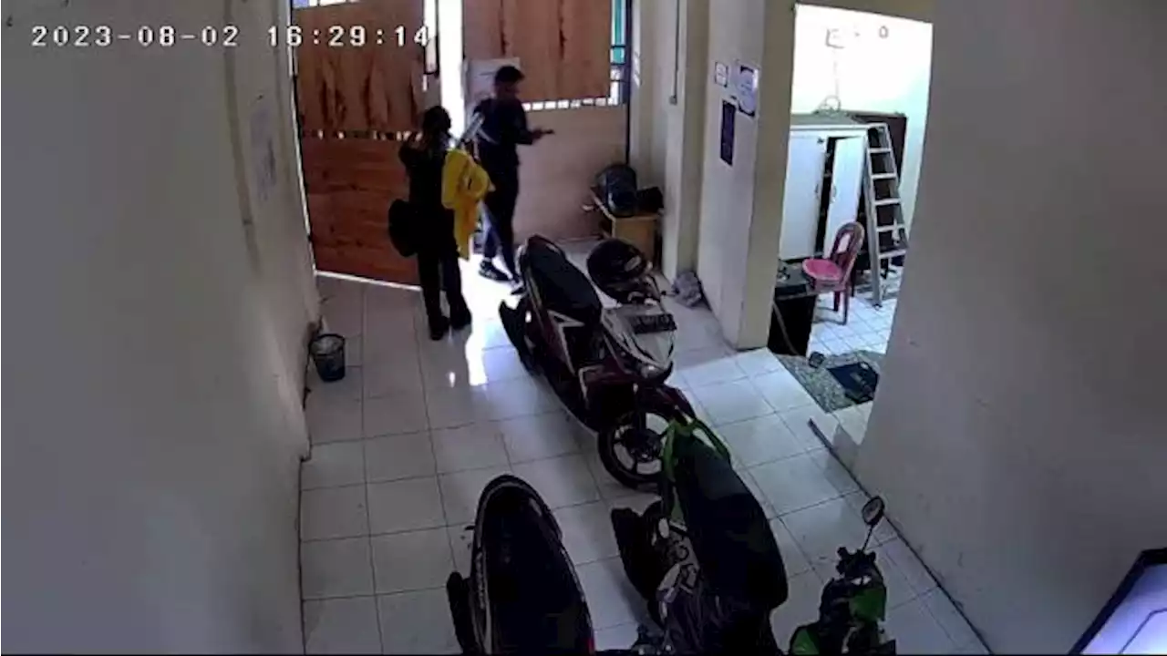 Rekaman CCTV Detik-Detik sebelum Pembunuhan Mahasiswa UI, Pelaku Sempat Keluar Ambil Pisau